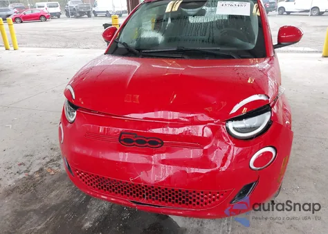 2024 Fiat 500E Inspi(Red) Fwd из США, поврежденный, VIN ZFAFFAA40RX203420